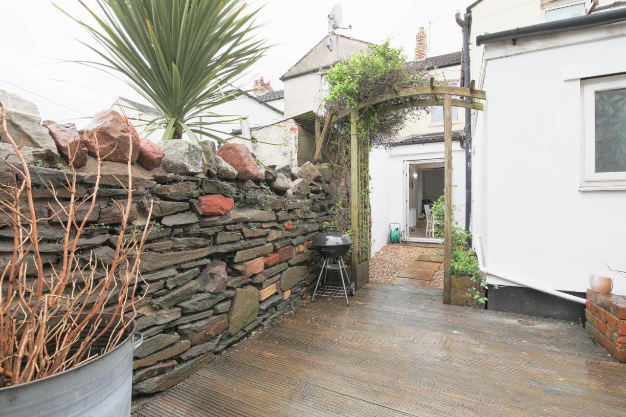 Spacious 4 Bedroom House- Walking Distance To City Centre & Great Backyard Κάρντιφ Εξωτερικό φωτογραφία