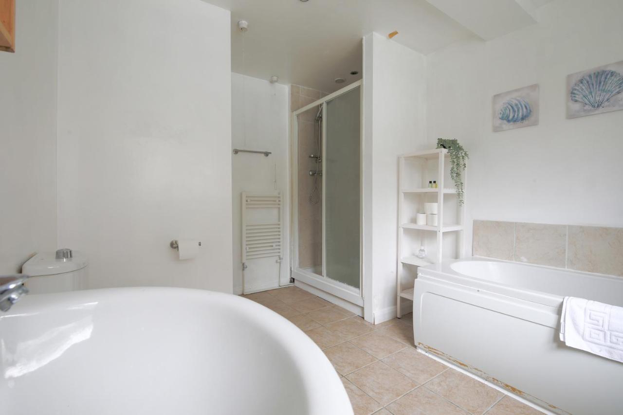 Spacious 4 Bedroom House- Walking Distance To City Centre & Great Backyard Κάρντιφ Εξωτερικό φωτογραφία