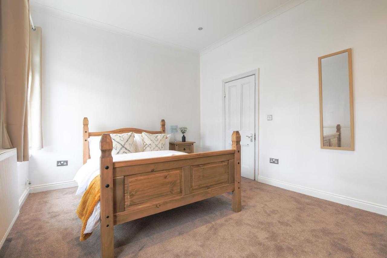 Spacious 4 Bedroom House- Walking Distance To City Centre & Great Backyard Κάρντιφ Εξωτερικό φωτογραφία