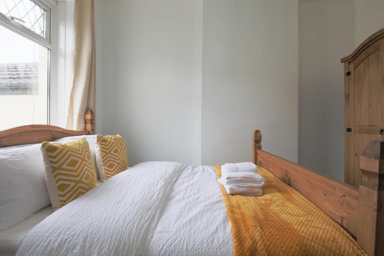 Spacious 4 Bedroom House- Walking Distance To City Centre & Great Backyard Κάρντιφ Εξωτερικό φωτογραφία