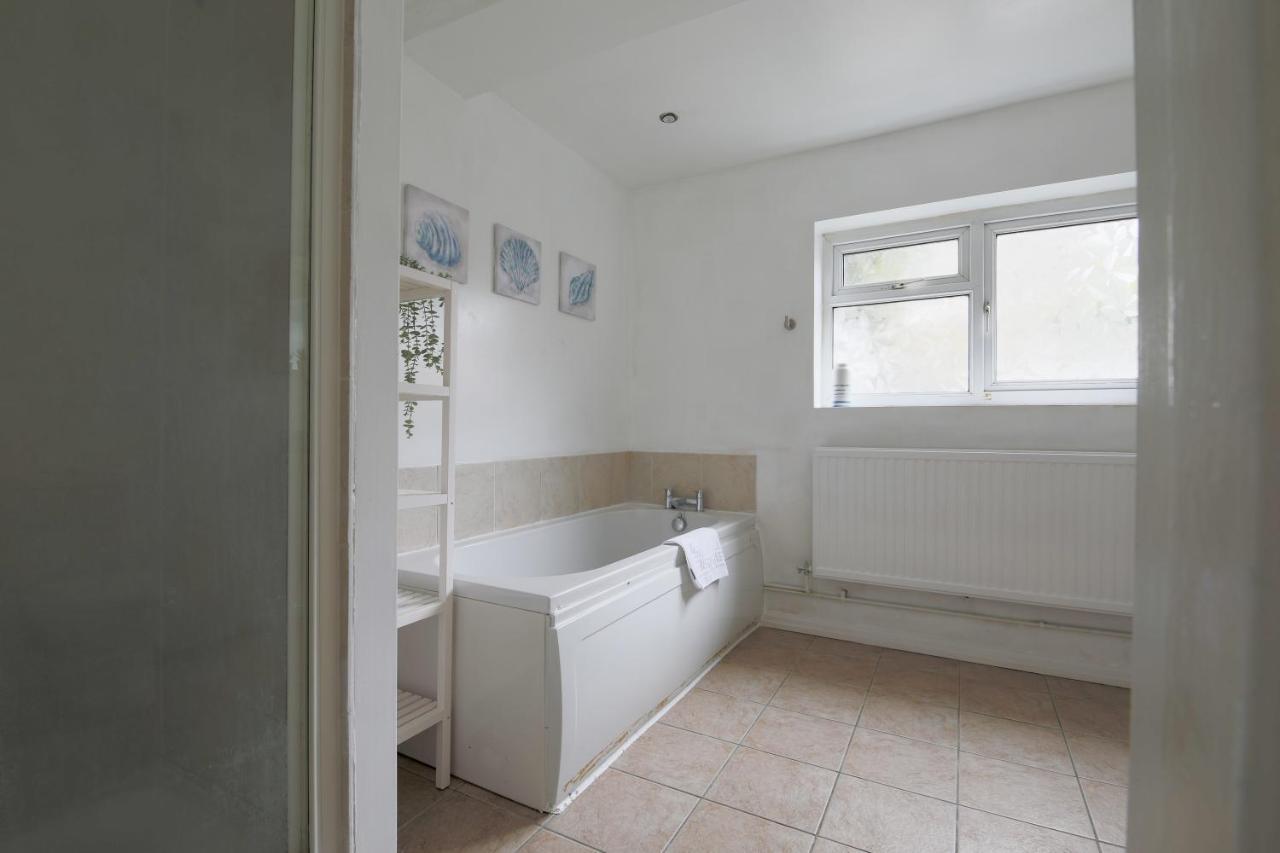 Spacious 4 Bedroom House- Walking Distance To City Centre & Great Backyard Κάρντιφ Εξωτερικό φωτογραφία
