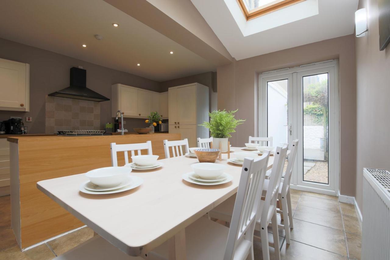 Spacious 4 Bedroom House- Walking Distance To City Centre & Great Backyard Κάρντιφ Εξωτερικό φωτογραφία