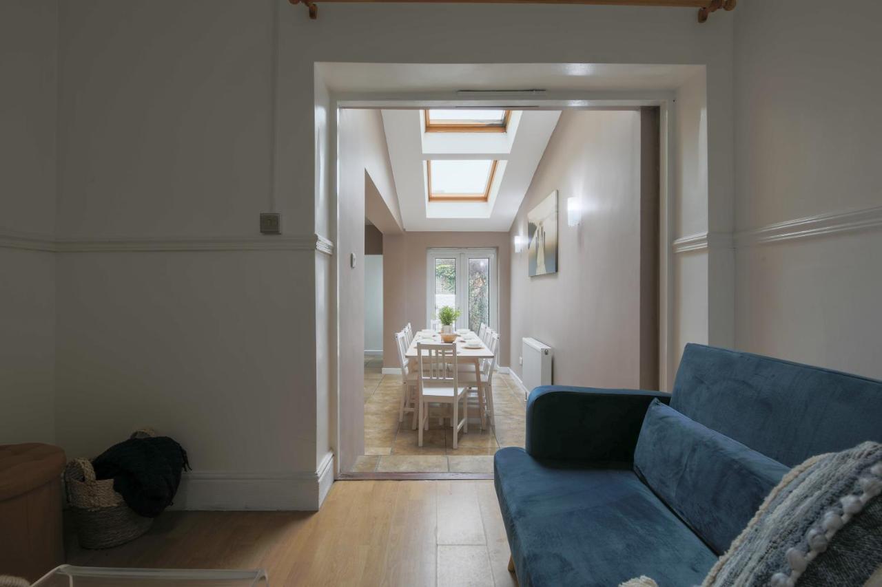 Spacious 4 Bedroom House- Walking Distance To City Centre & Great Backyard Κάρντιφ Εξωτερικό φωτογραφία