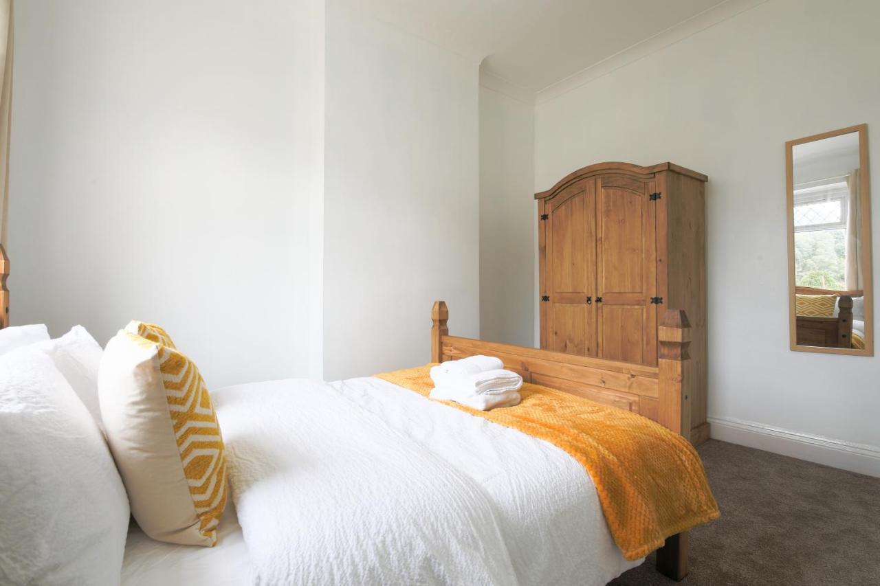 Spacious 4 Bedroom House- Walking Distance To City Centre & Great Backyard Κάρντιφ Εξωτερικό φωτογραφία