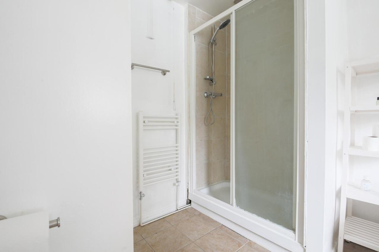 Spacious 4 Bedroom House- Walking Distance To City Centre & Great Backyard Κάρντιφ Εξωτερικό φωτογραφία