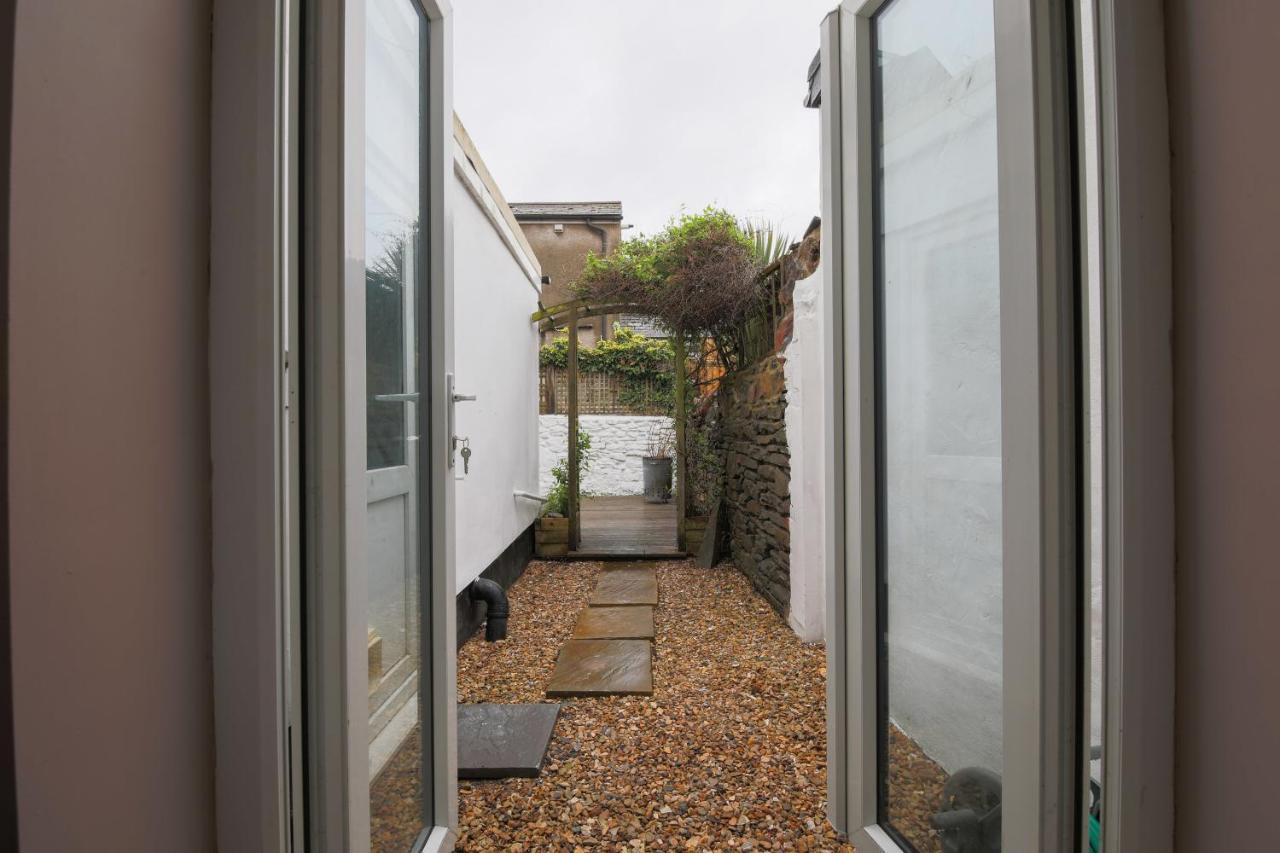 Spacious 4 Bedroom House- Walking Distance To City Centre & Great Backyard Κάρντιφ Εξωτερικό φωτογραφία