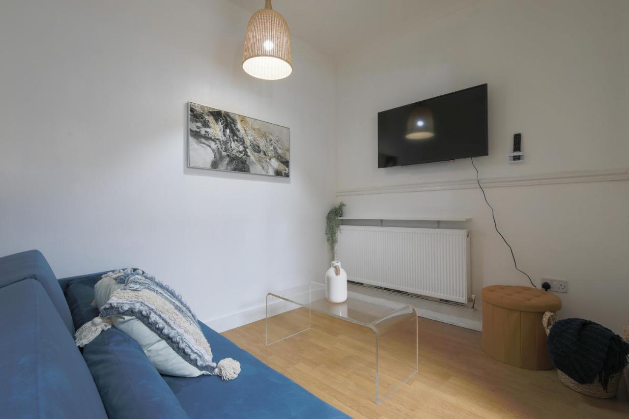 Spacious 4 Bedroom House- Walking Distance To City Centre & Great Backyard Κάρντιφ Εξωτερικό φωτογραφία