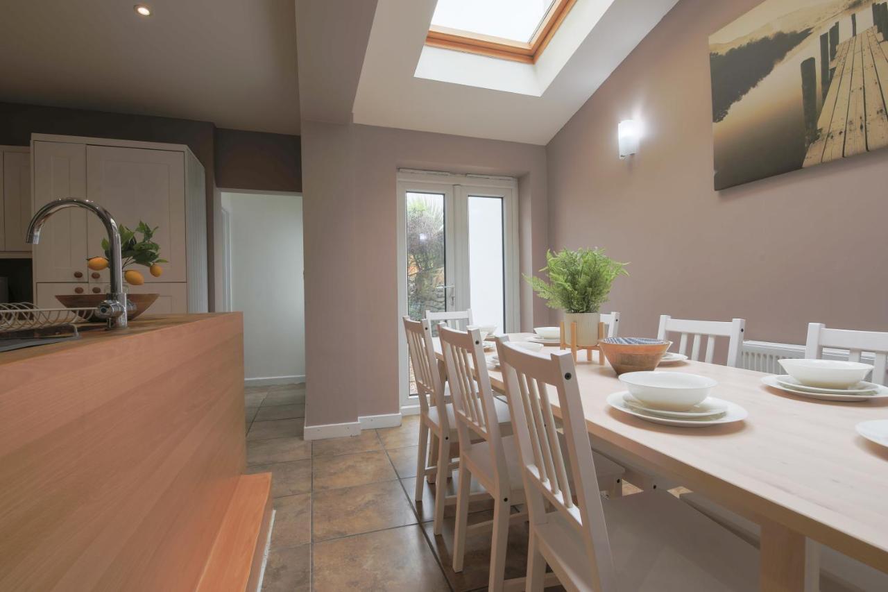 Spacious 4 Bedroom House- Walking Distance To City Centre & Great Backyard Κάρντιφ Εξωτερικό φωτογραφία